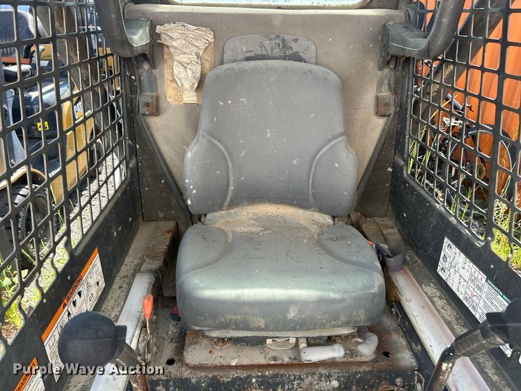 image for item ET3452 2005 Bobcat T250 tracked skid steer loader