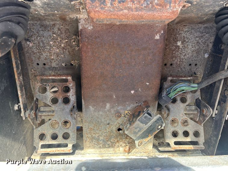 image for item ET3452 2005 Bobcat T250 tracked skid steer loader