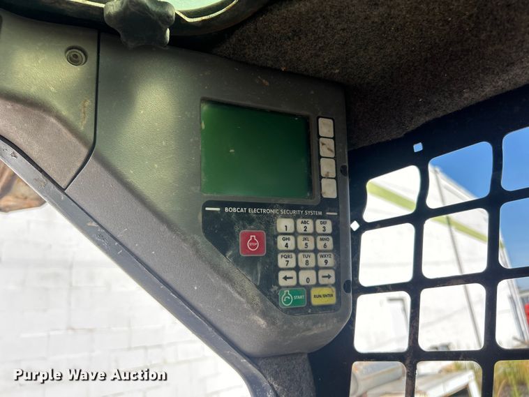 image for item ET3452 2005 Bobcat T250 tracked skid steer loader