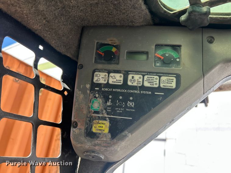 image for item ET3452 2005 Bobcat T250 tracked skid steer loader