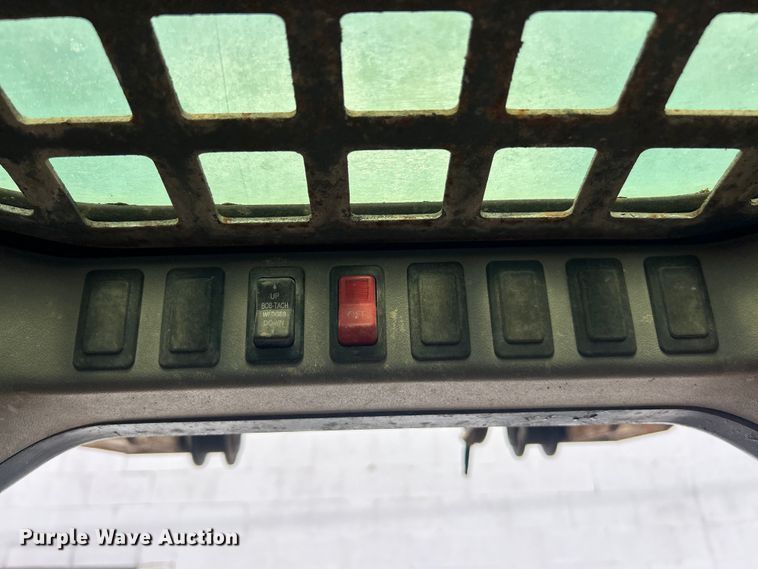 image for item ET3452 2005 Bobcat T250 tracked skid steer loader