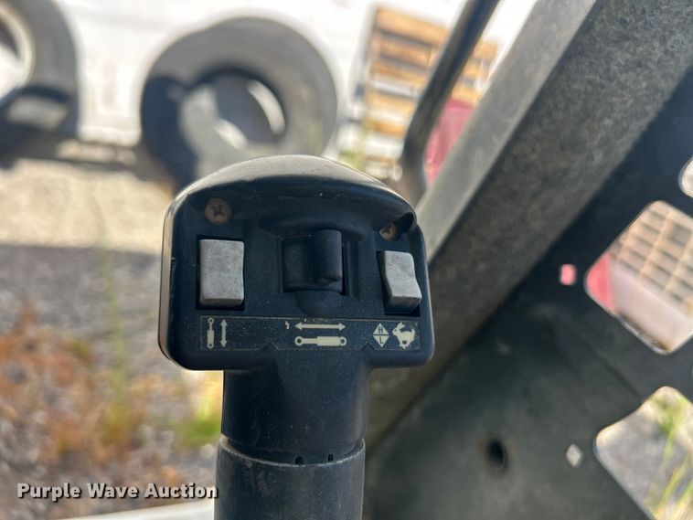 image for item ET3452 2005 Bobcat T250 tracked skid steer loader