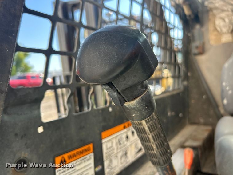 image for item ET3452 2005 Bobcat T250 tracked skid steer loader