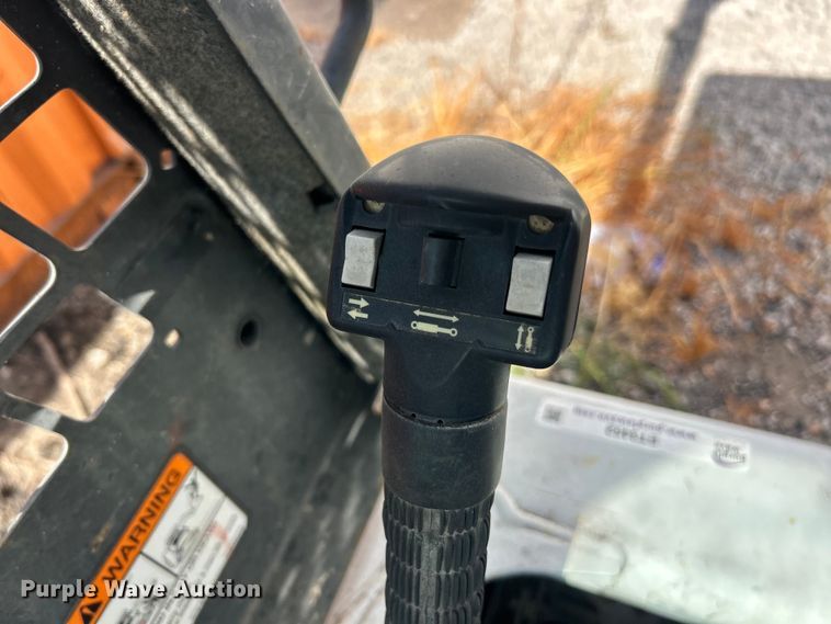 image for item ET3452 2005 Bobcat T250 tracked skid steer loader