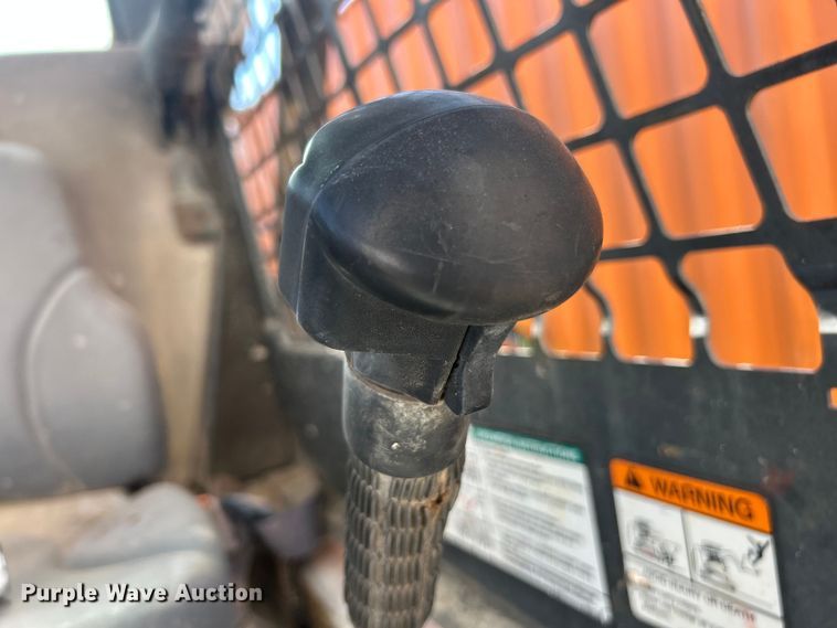 image for item ET3452 2005 Bobcat T250 tracked skid steer loader