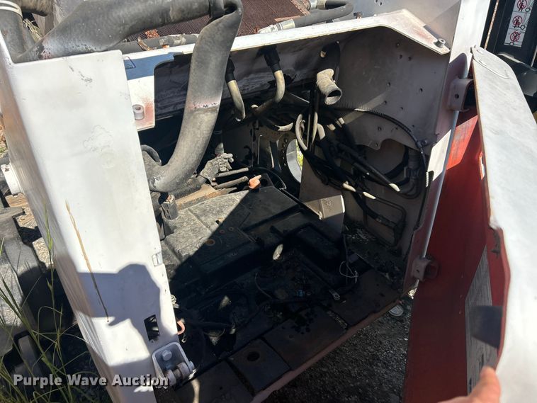 image for item ET3452 2005 Bobcat T250 tracked skid steer loader