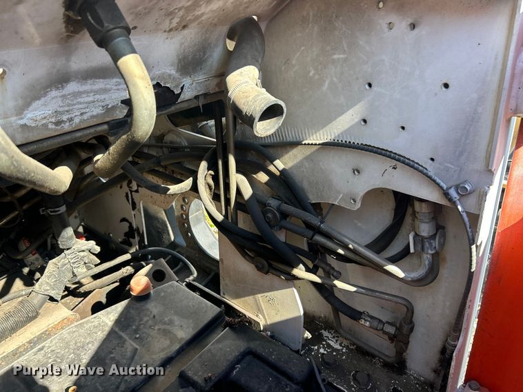 image for item ET3452 2005 Bobcat T250 tracked skid steer loader