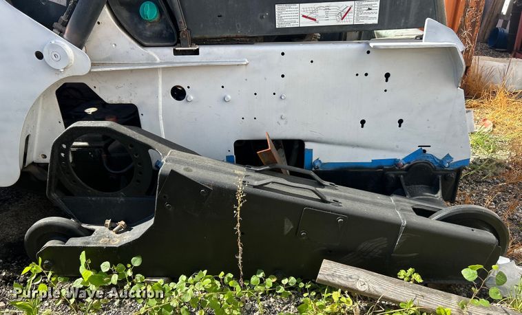 image for item ET3452 2005 Bobcat T250 tracked skid steer loader