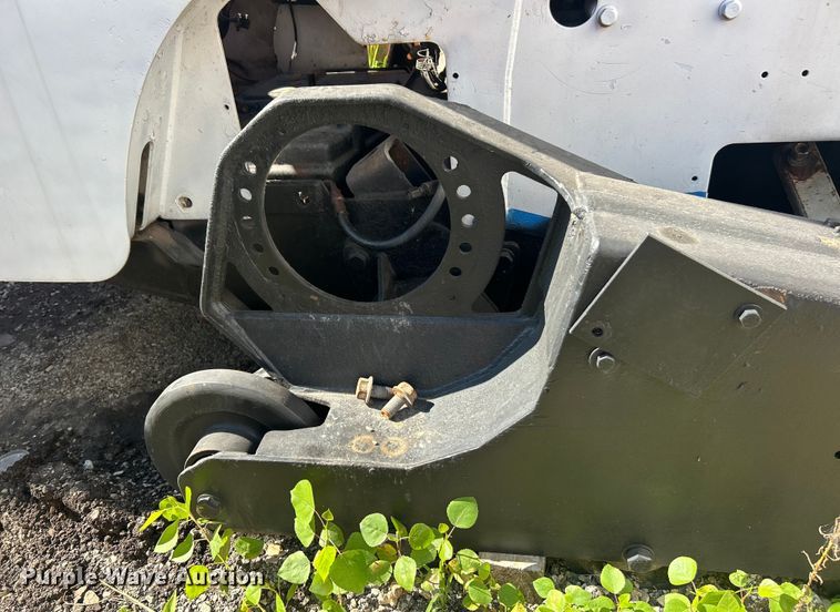 image for item ET3452 2005 Bobcat T250 tracked skid steer loader