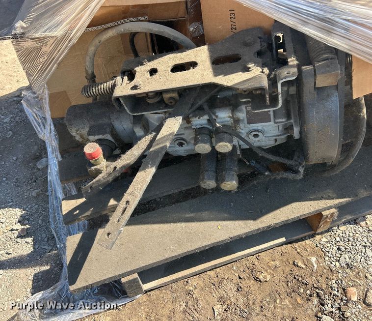 image for item ET3452 2005 Bobcat T250 tracked skid steer loader