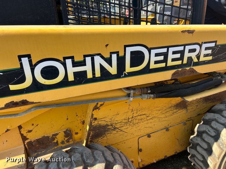 image for item ET3453 2003 John Deere 260  skid steer loader
