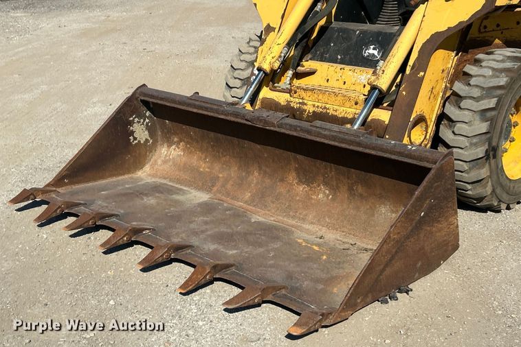 image for item ET3453 2003 John Deere 260  skid steer loader