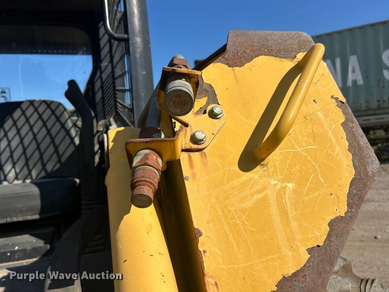 image for item ET3453 2003 John Deere 260  skid steer loader