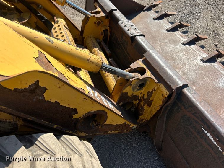 image for item ET3453 2003 John Deere 260  skid steer loader