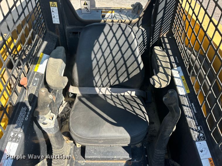 image for item ET3453 2003 John Deere 260  skid steer loader