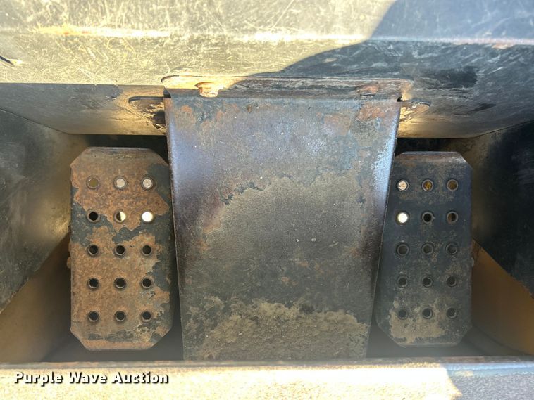 image for item ET3453 2003 John Deere 260  skid steer loader