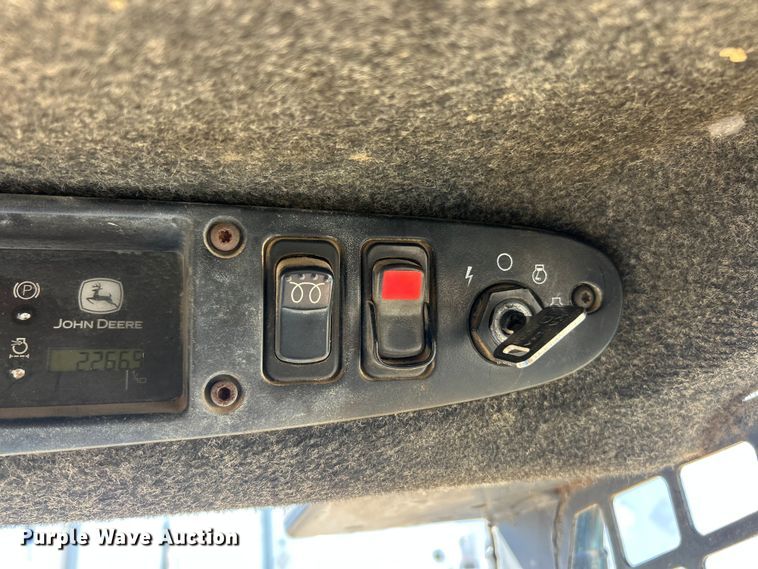 image for item ET3453 2003 John Deere 260  skid steer loader