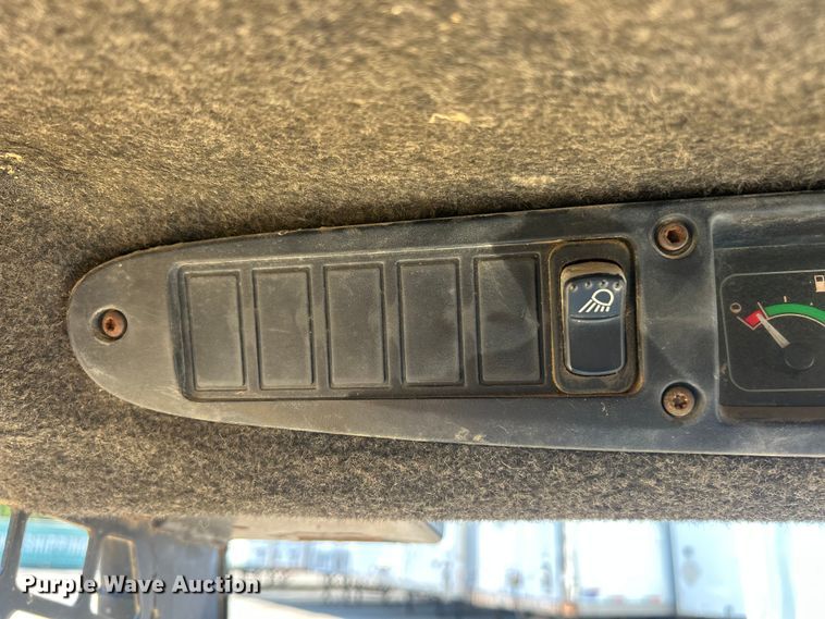 image for item ET3453 2003 John Deere 260  skid steer loader