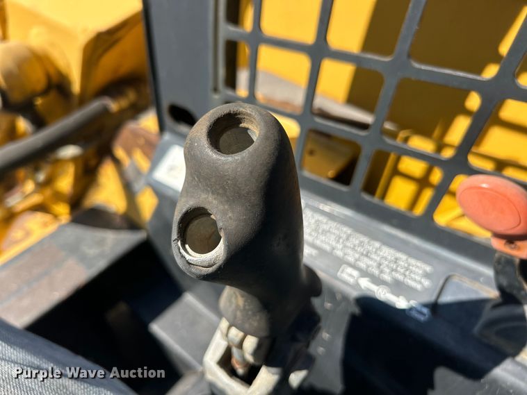 image for item ET3453 2003 John Deere 260  skid steer loader