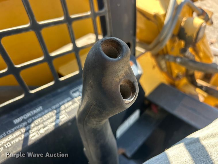 image for item ET3453 2003 John Deere 260  skid steer loader