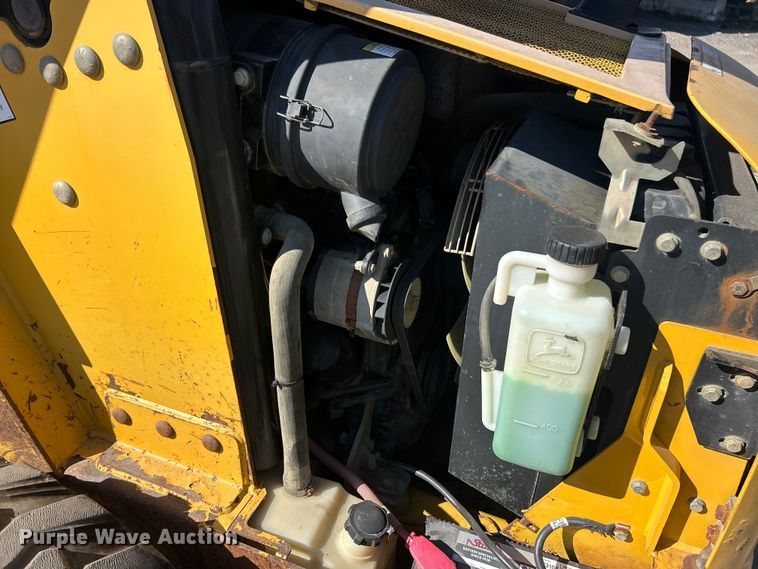 image for item ET3453 2003 John Deere 260  skid steer loader