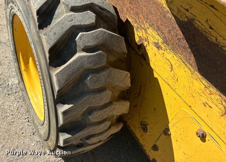 image for item ET3453 2003 John Deere 260  skid steer loader