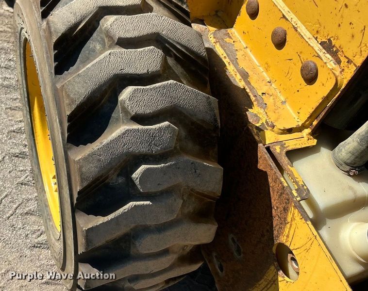 image for item ET3453 2003 John Deere 260  skid steer loader