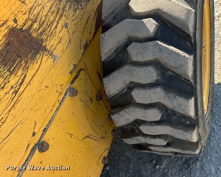 image for item ET3453 2003 John Deere 260  skid steer loader