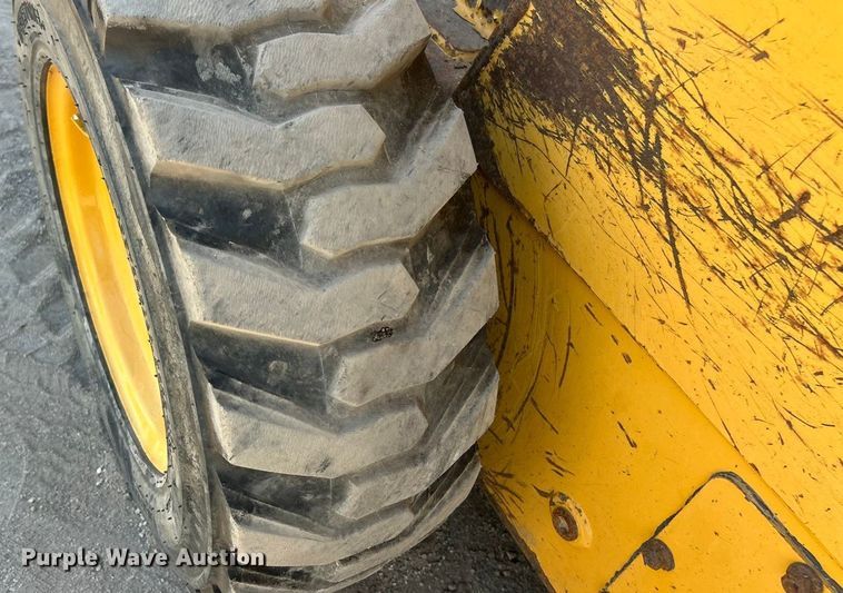 image for item ET3453 2003 John Deere 260  skid steer loader