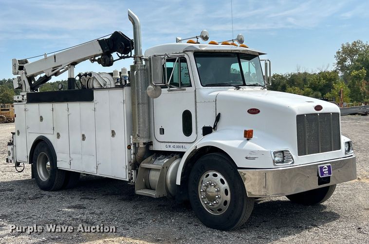 image for item ET3467 2003 Peterbilt 330 utility / service truck