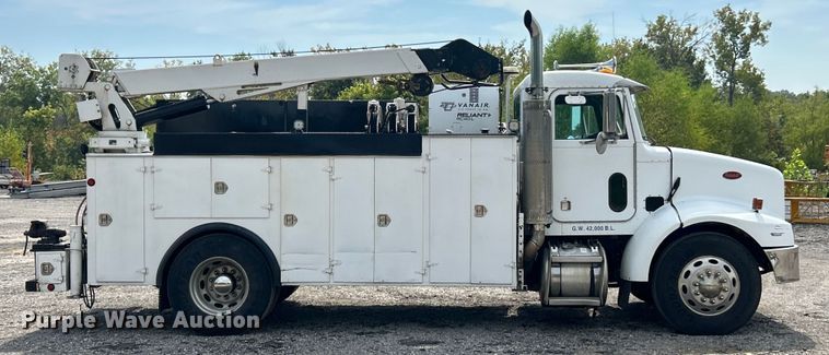 image for item ET3467 2003 Peterbilt 330 utility / service truck