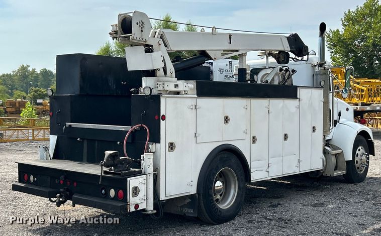 image for item ET3467 2003 Peterbilt 330 utility / service truck