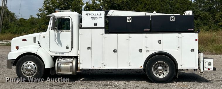 image for item ET3467 2003 Peterbilt 330 utility / service truck