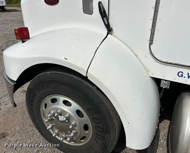 image for item ET3467 2003 Peterbilt 330 utility / service truck