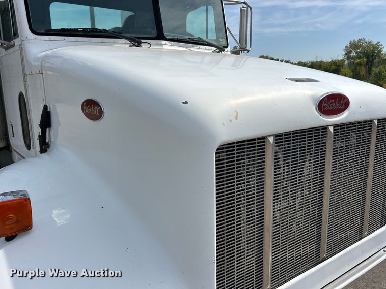 image for item ET3467 2003 Peterbilt 330 utility / service truck