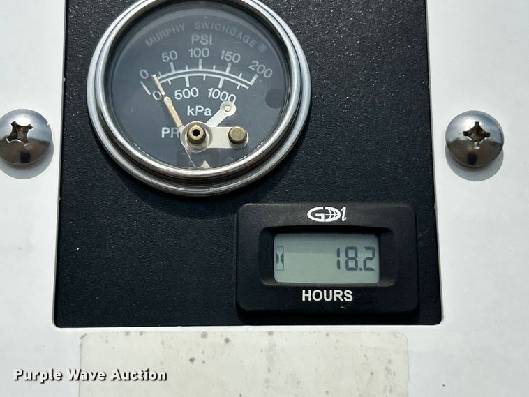 image for item ET3467 2003 Peterbilt 330 utility / service truck