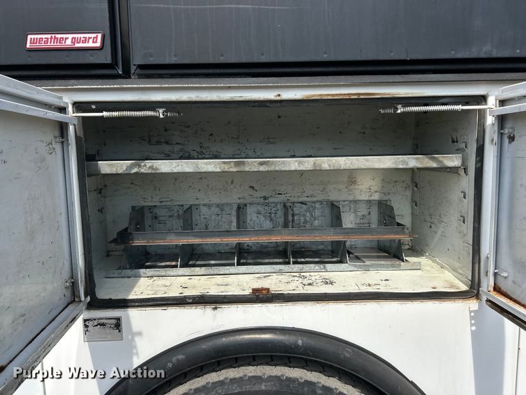 image for item ET3467 2003 Peterbilt 330 utility / service truck