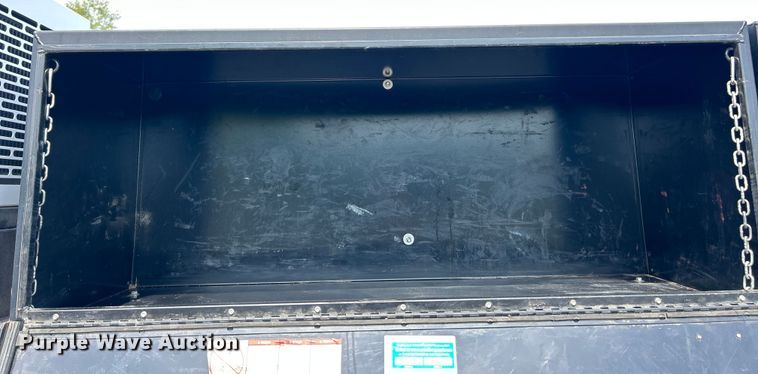 image for item ET3467 2003 Peterbilt 330 utility / service truck