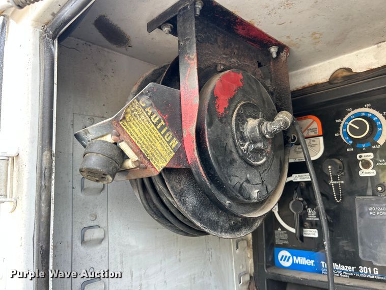 image for item ET3467 2003 Peterbilt 330 utility / service truck