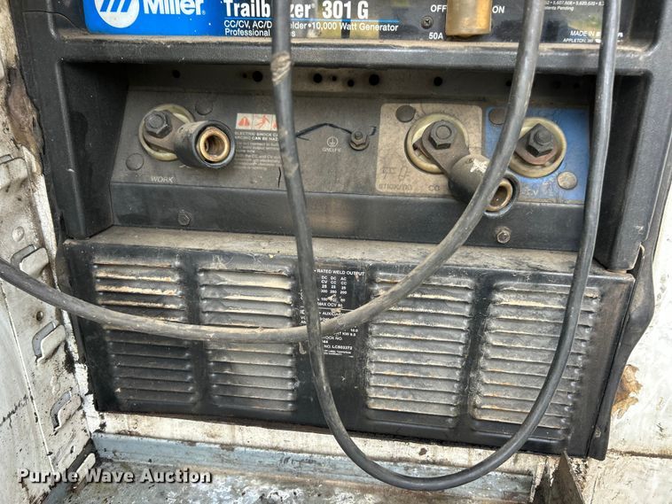 image for item ET3467 2003 Peterbilt 330 utility / service truck