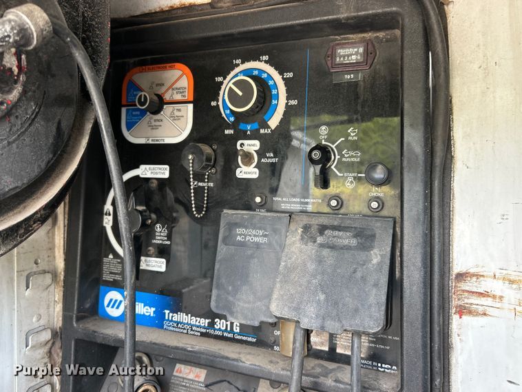 image for item ET3467 2003 Peterbilt 330 utility / service truck