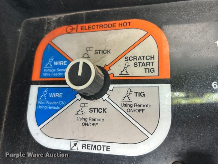 image for item ET3467 2003 Peterbilt 330 utility / service truck