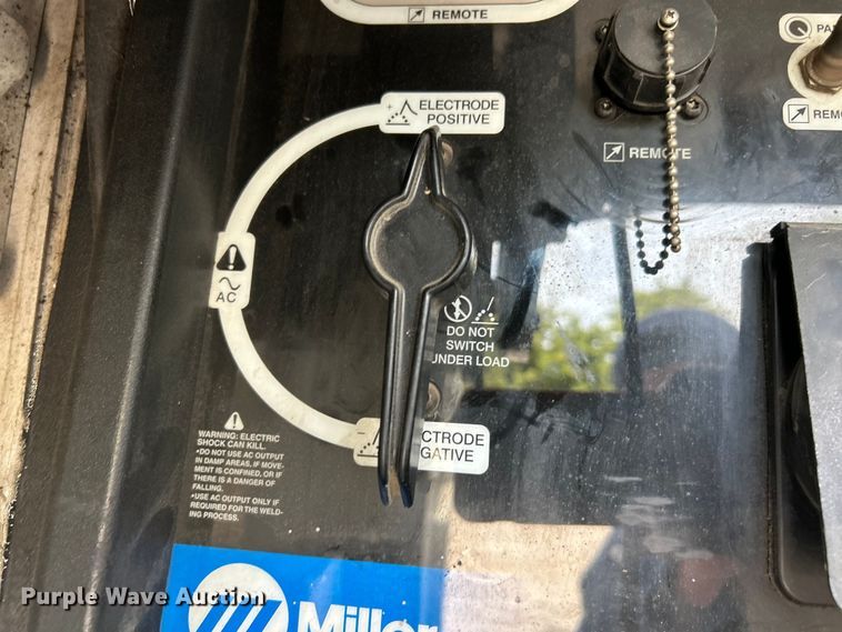 image for item ET3467 2003 Peterbilt 330 utility / service truck