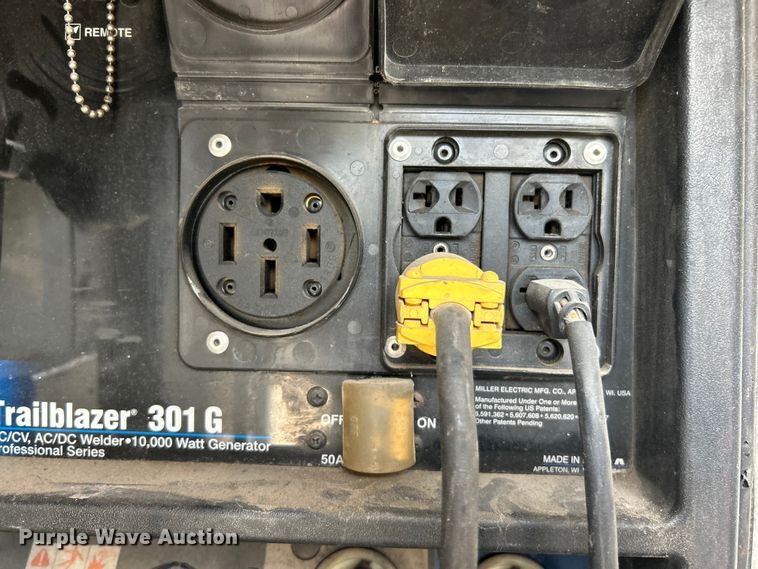 image for item ET3467 2003 Peterbilt 330 utility / service truck