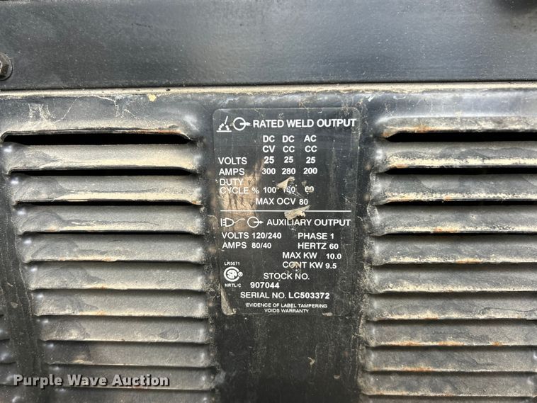 image for item ET3467 2003 Peterbilt 330 utility / service truck