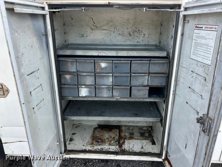 image for item ET3467 2003 Peterbilt 330 utility / service truck