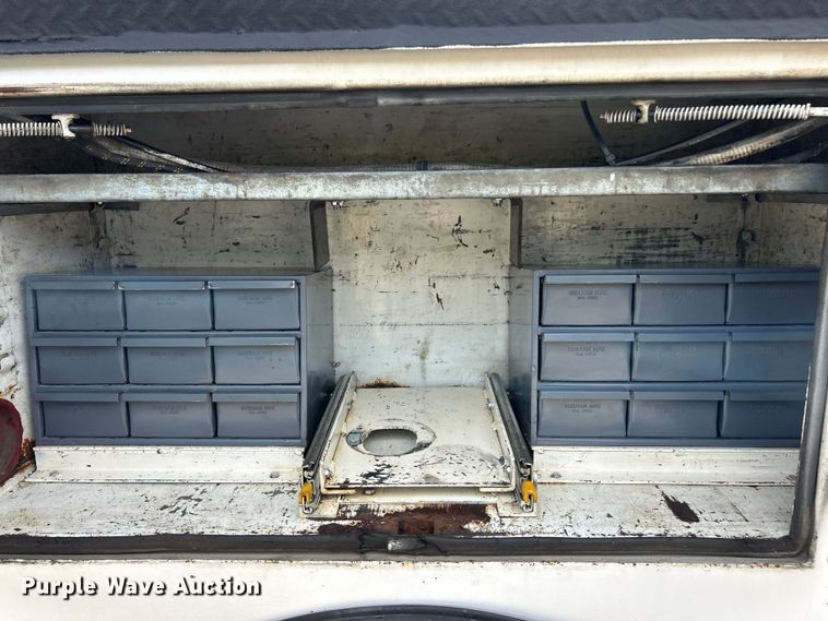 image for item ET3467 2003 Peterbilt 330 utility / service truck