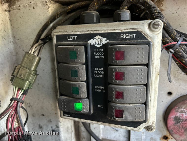 image for item ET3467 2003 Peterbilt 330 utility / service truck