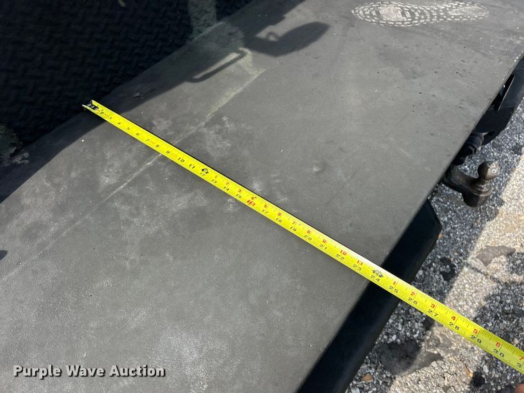 image for item ET3467 2003 Peterbilt 330 utility / service truck