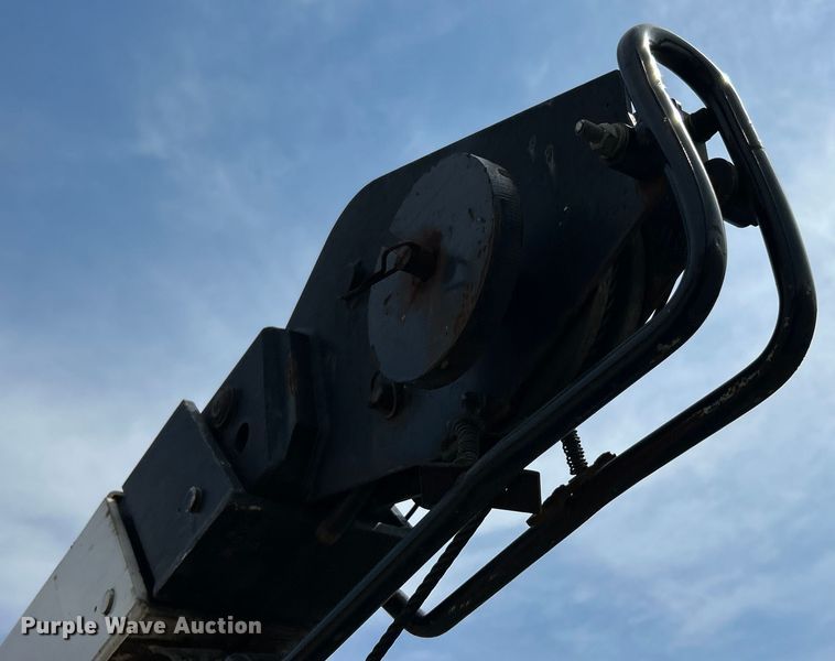 image for item ET3467 2003 Peterbilt 330 utility / service truck